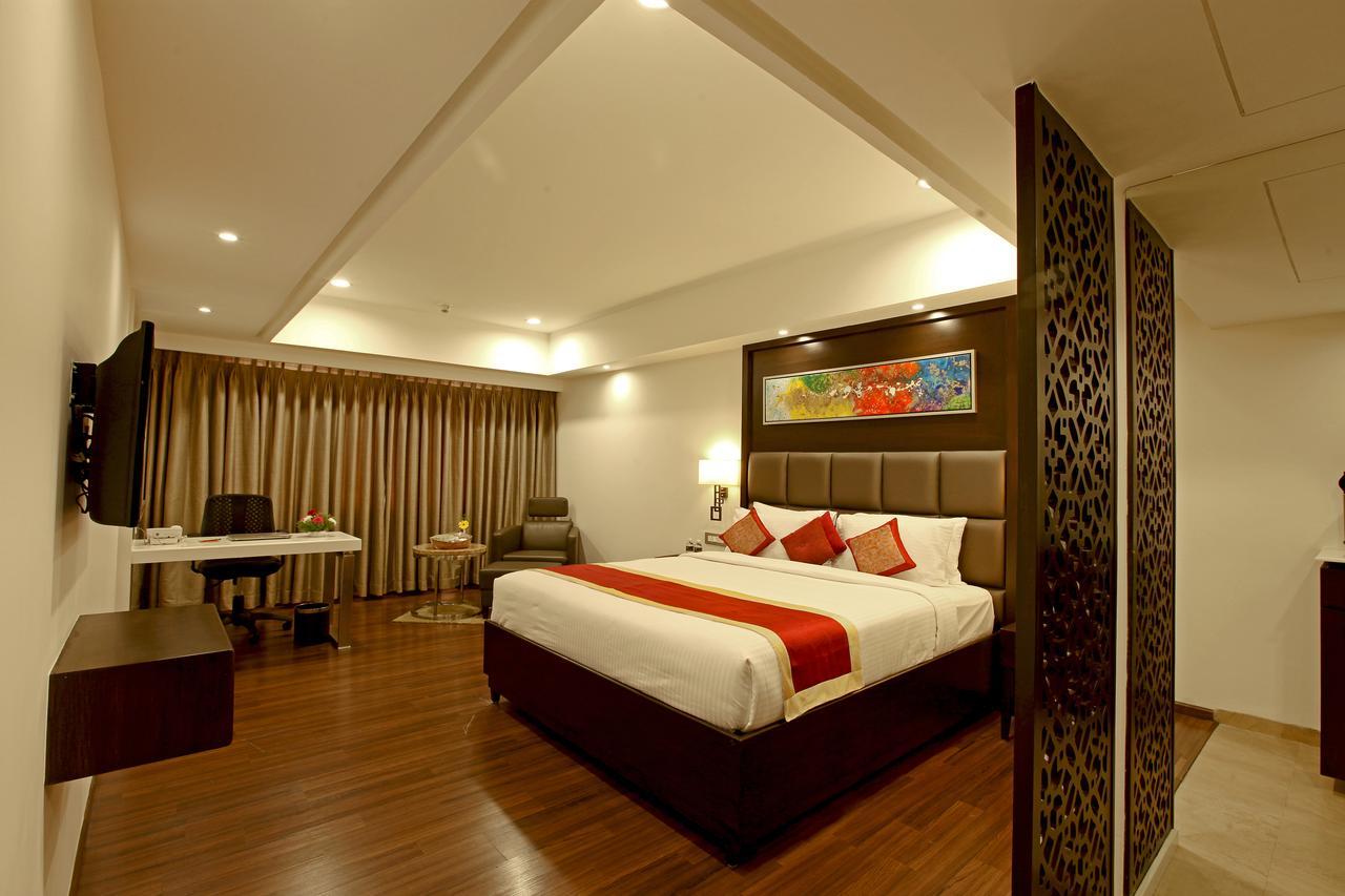 Goutham Grand Hotel Tenāli Exterior foto